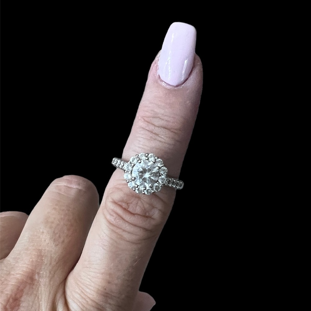 Beautiful cubic zirconia ring size 8
